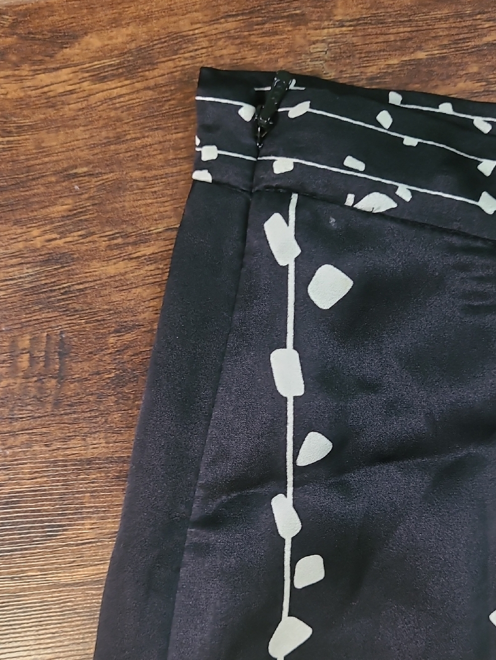 Talbots 100% Silk  Black A-Line Skirt with Cream and Coral Floral Print Size 10 - Picture 2 of 6